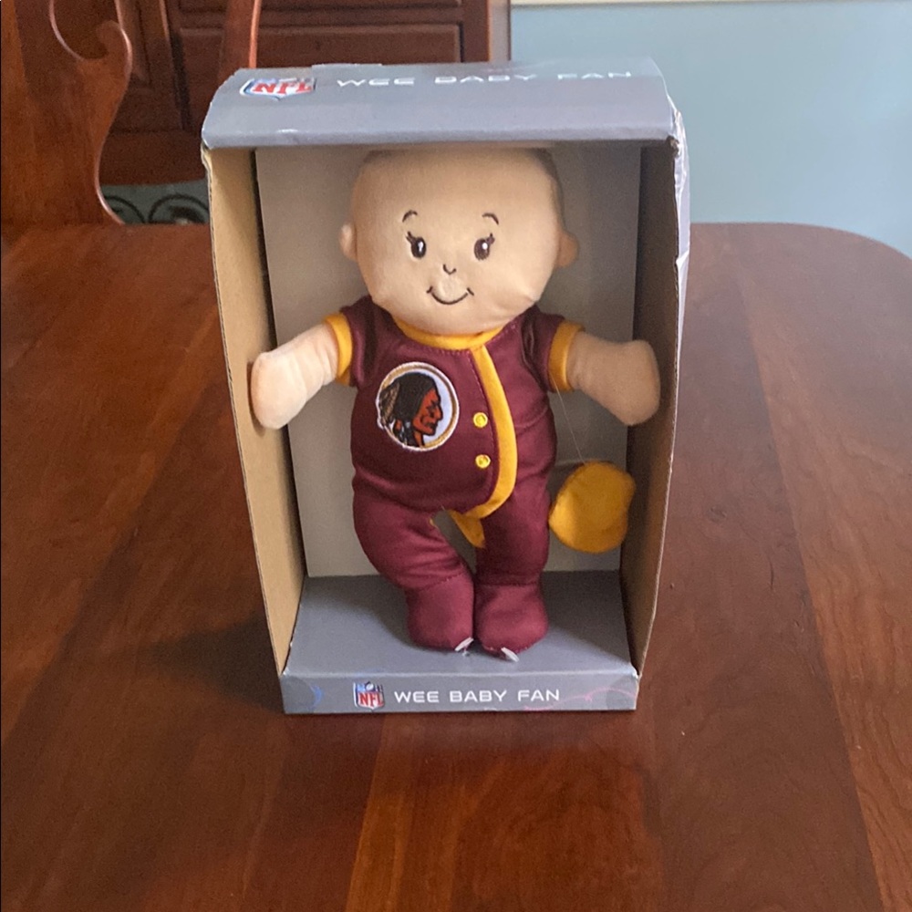 Redskins Wee Baby Fan with magnetic pacifier.
